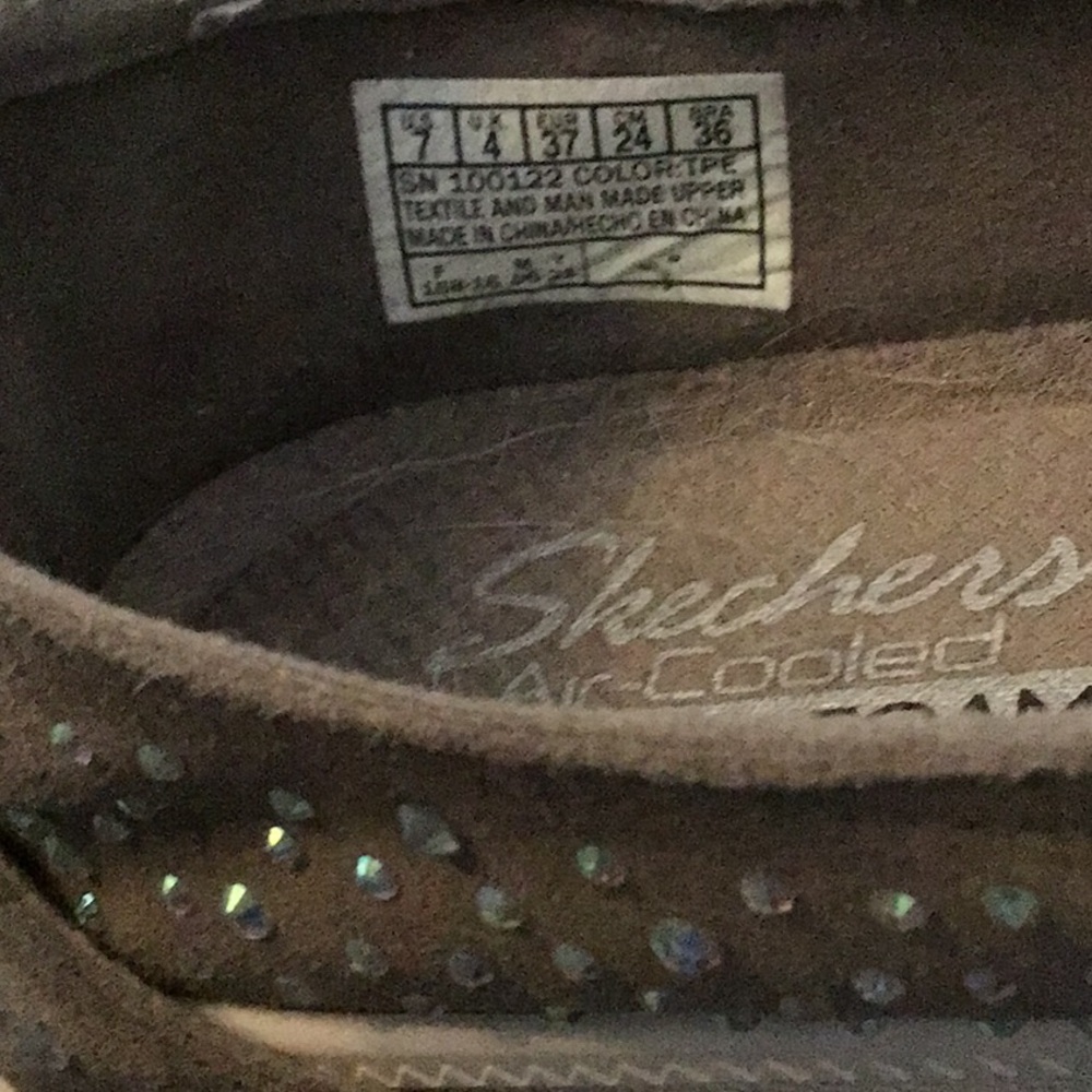 EUC SKECHERS AIR-COOLED MEMORY FOAM SNEAKERS SZ7 W/RHINESTONE ON OUTSIDE,TAUPE. - Picture 6 of 8